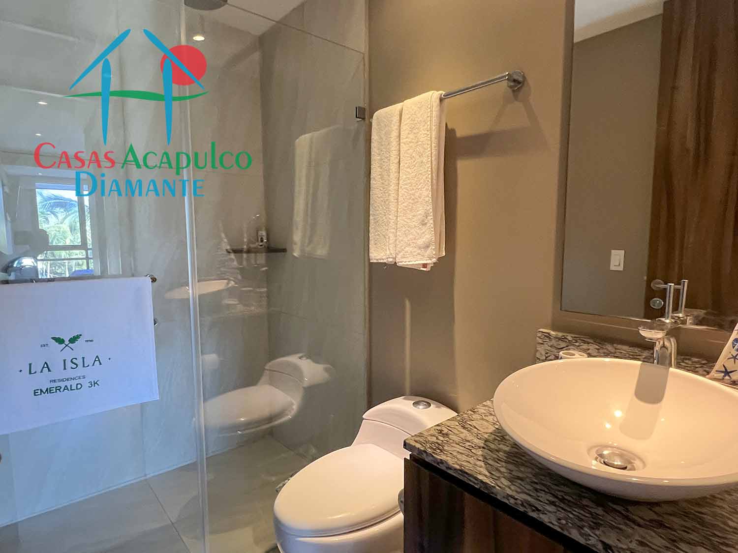 La Isla Emerald K3 - Baño completo 1